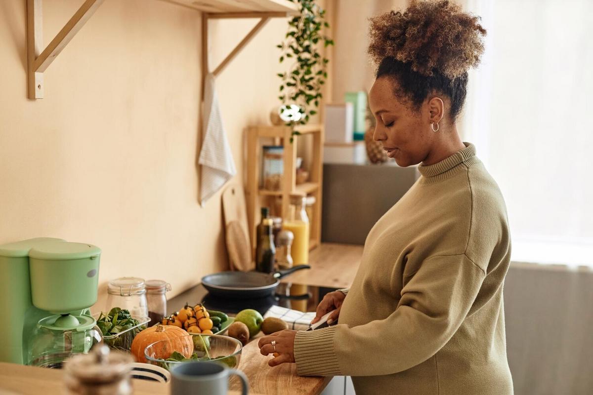 Plant-Based Diets: Benefits, Challenges, and a Sample Meal Plan